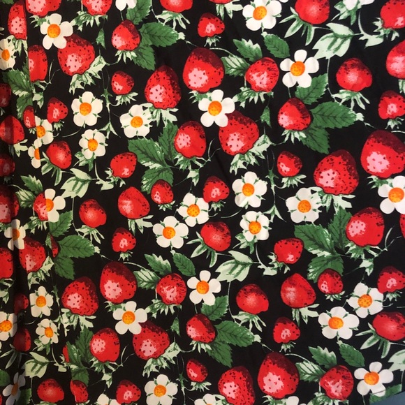 X-Small NWT Retro Rockabilly Strawberry Circle Skirt by Hell Bunny *Pockets!* - Picture 5 of 6